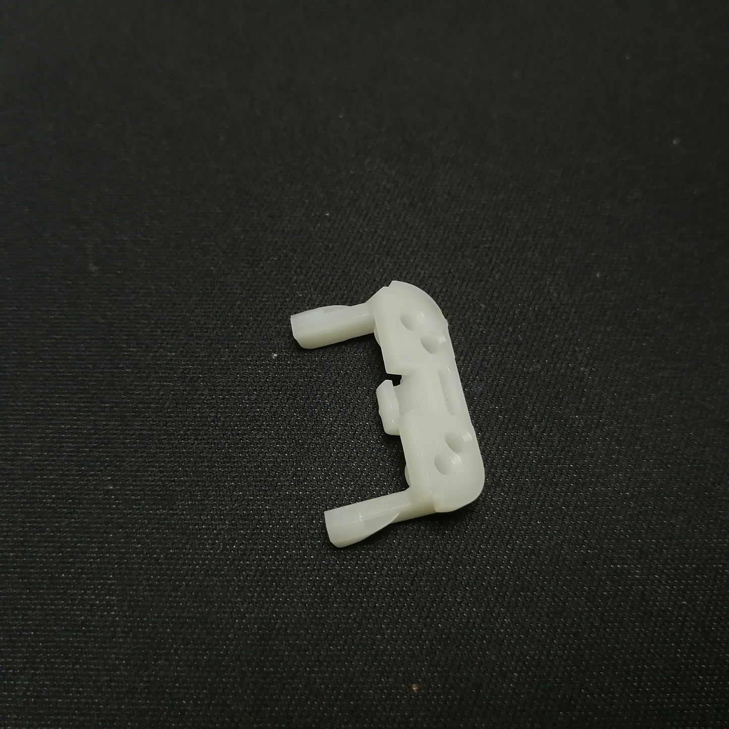 White Backing Plastic Piece Replacement Part for WAHL 5537C 5598 9653 9898L 9937 blade